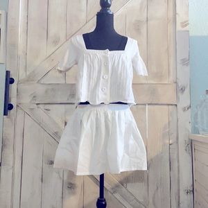 This a sweet white cry baby skirt perfect for summer
